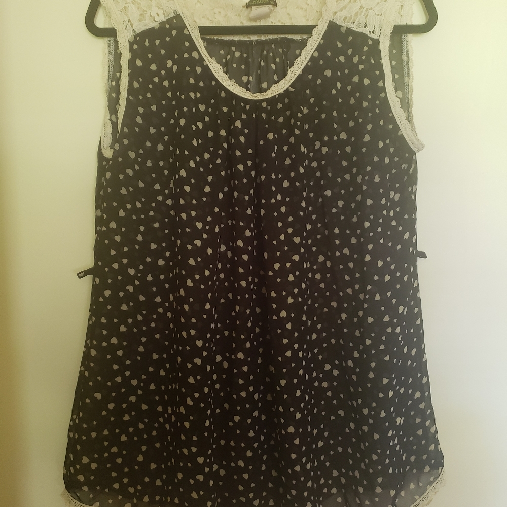 Maternity top.